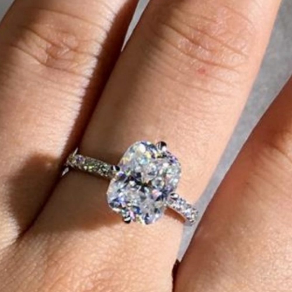 NEW 18K white gold Oval cut diamond ring size 6